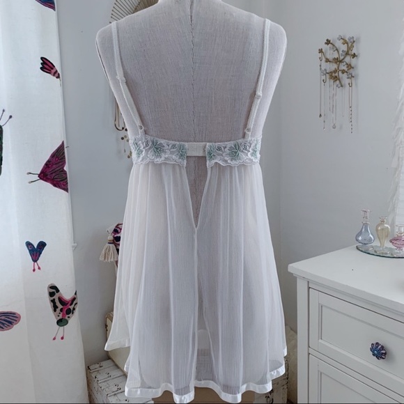 VS Cream & Mint Green Embroidered Slip - Picture 5 of 8